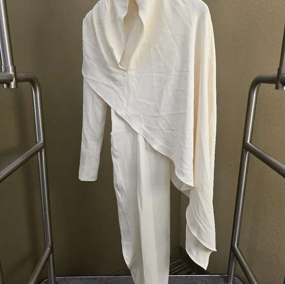 Big Sale! Helsa The Wilhelmina Cape Top in Cream - Picture 8 of 9